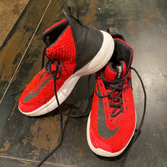 Mens Nike Zoom Rize basketball shoes. Size 9.5. Red